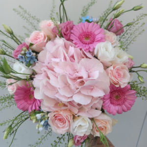 זר פרחים ורוד