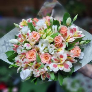 זר פרחים אלגנטי ליום נישואין